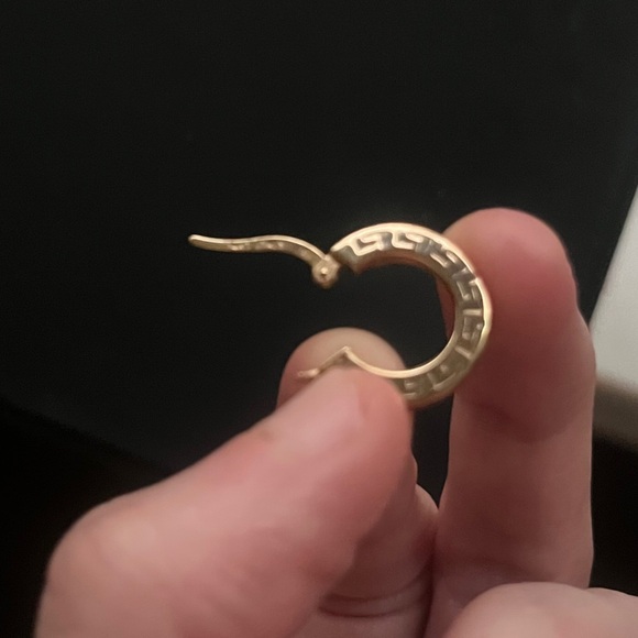 NWT 18k gold hoop snap closure earrings - Picture 16 of 17